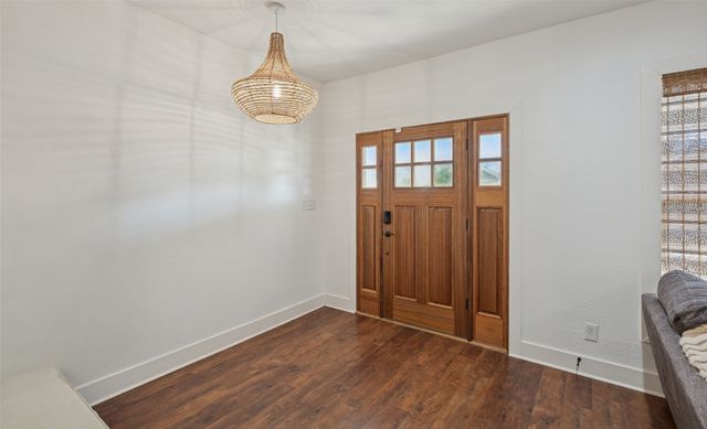 318 W Willingham Street, Cleburne, TX 76033