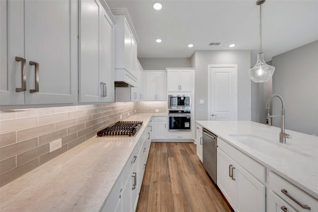 12319 Hackberry Drive, Mont Belvieu, TX 77523