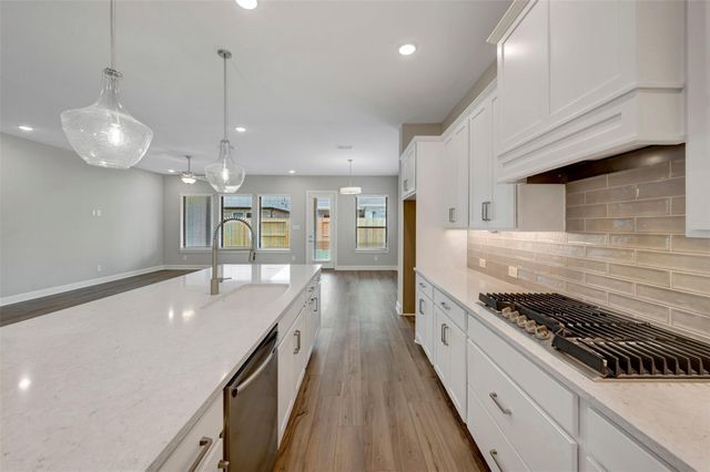 12319 Hackberry Drive, Mont Belvieu, TX 77523