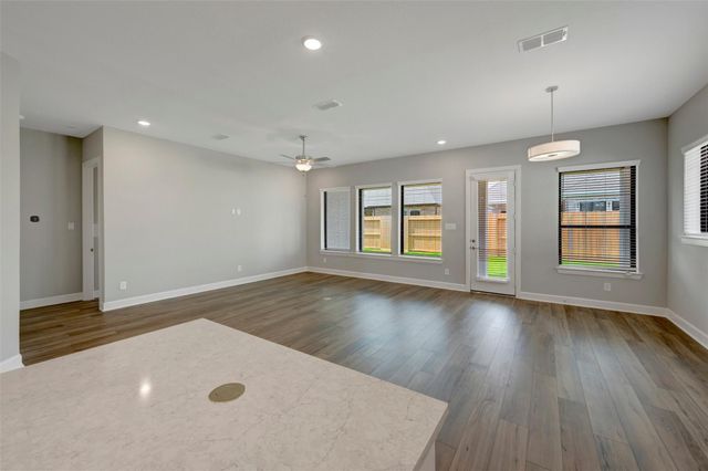 12319 Hackberry Drive, Mont Belvieu, TX 77523