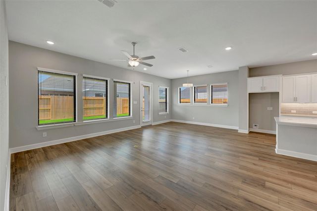 12319 Hackberry Drive, Mont Belvieu, TX 77523
