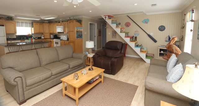 213 Birch Ln, Grand Isle, LA 70358