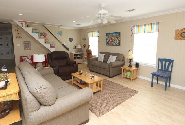 213 Birch Ln, Grand Isle, LA 70358