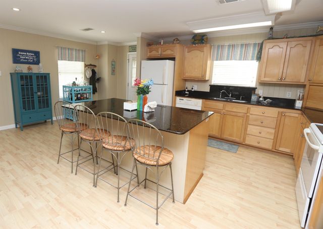 213 Birch Ln, Grand Isle, LA 70358