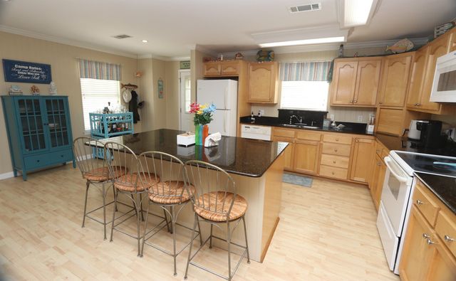 213 Birch Ln, Grand Isle, LA 70358