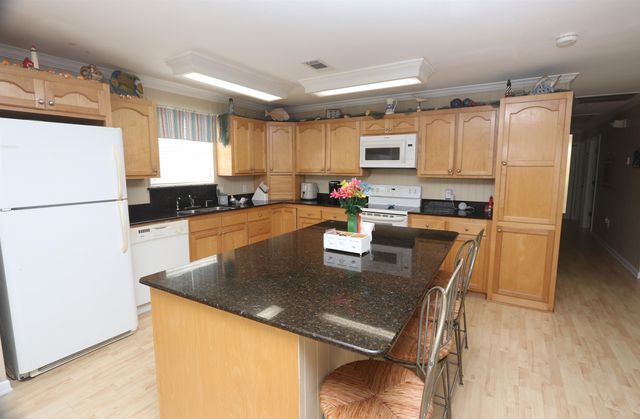 213 Birch Ln, Grand Isle, LA 70358