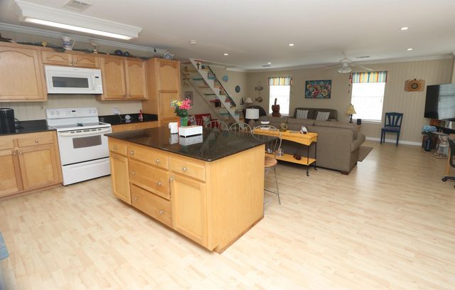 213 Birch Ln, Grand Isle, LA 70358