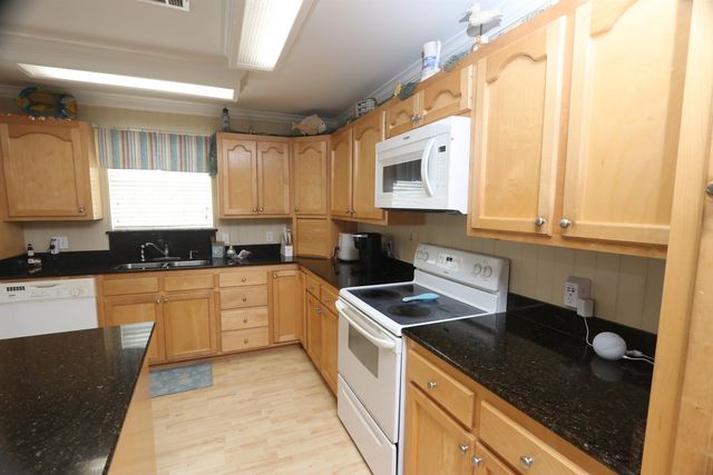 213 Birch Ln, Grand Isle, LA 70358