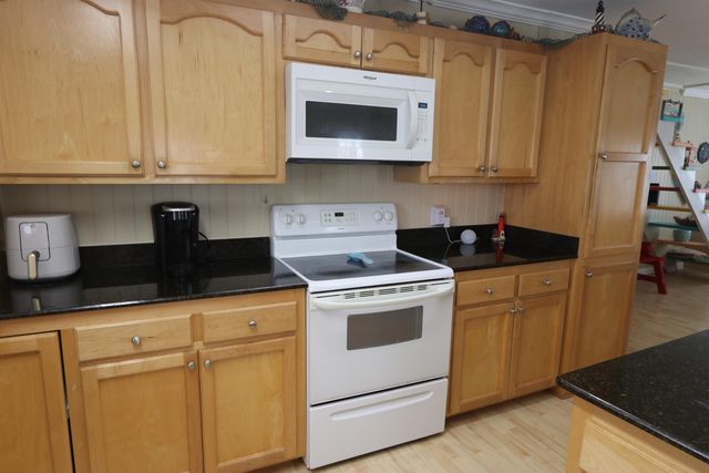 213 Birch Ln, Grand Isle, LA 70358