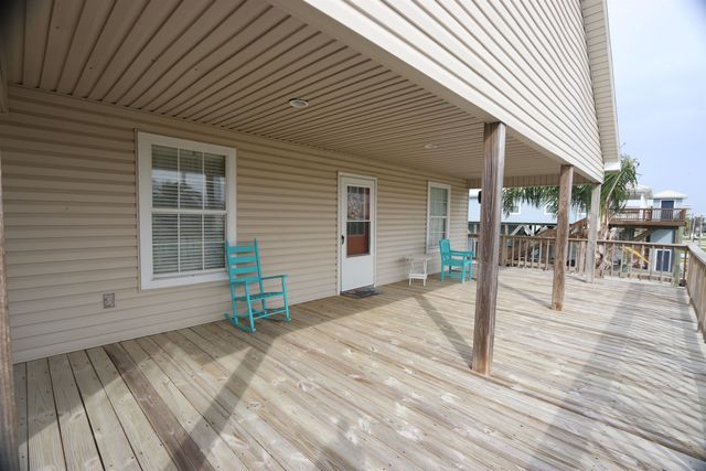 213 Birch Ln, Grand Isle, LA 70358