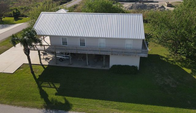 213 Birch Ln, Grand Isle, LA 70358