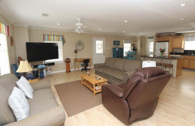 213 Birch Ln, Grand Isle, LA 70358