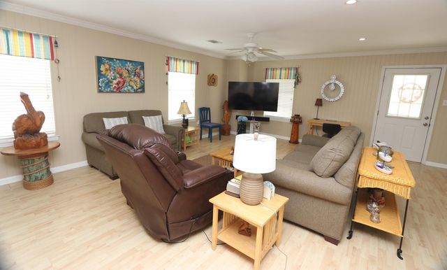 213 Birch Ln, Grand Isle, LA 70358