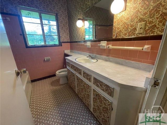 5525 Waters Drive, Savannah, GA 31406