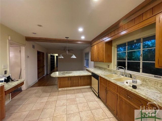 5525 Waters Drive, Savannah, GA 31406