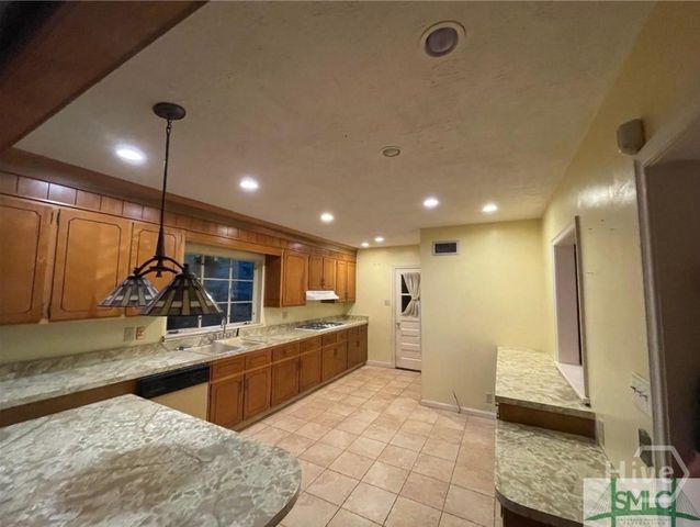 5525 Waters Drive, Savannah, GA 31406