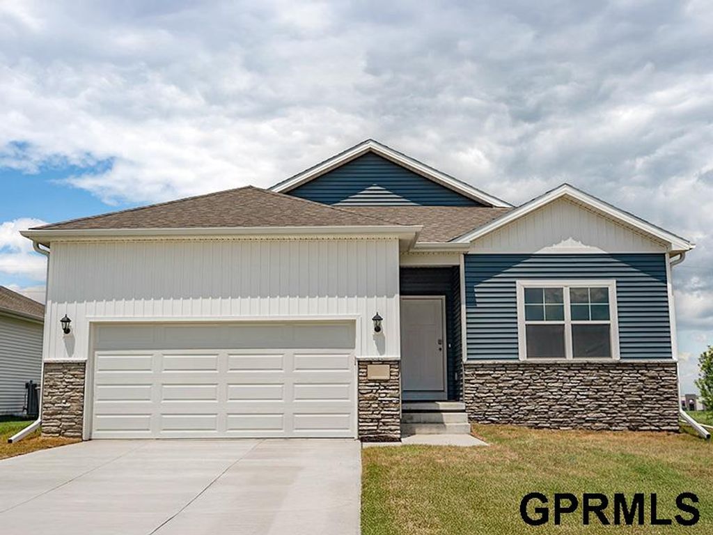 6711 Wren Circle, Papillion, NE 68133