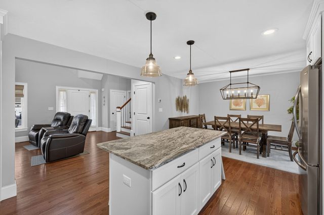 2 Hybrid Dr, Lakeville, MA 02347