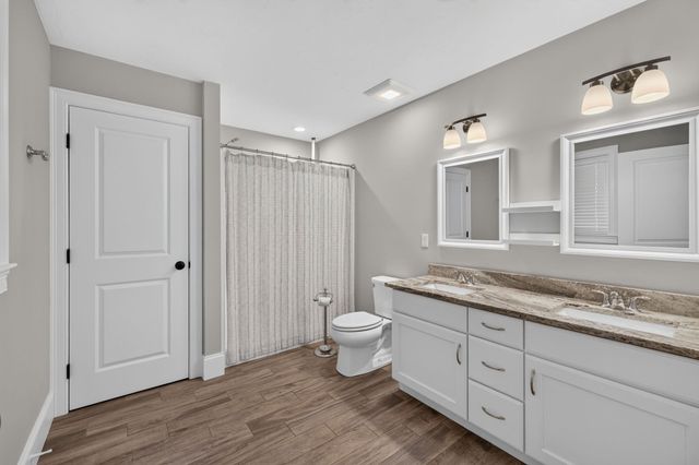 2 Hybrid Dr, Lakeville, MA 02347