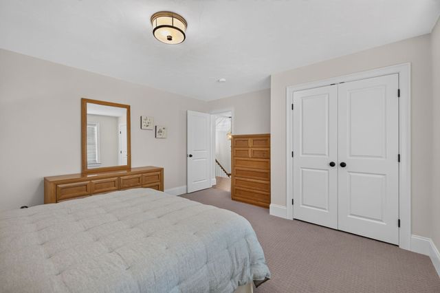 2 Hybrid Dr, Lakeville, MA 02347