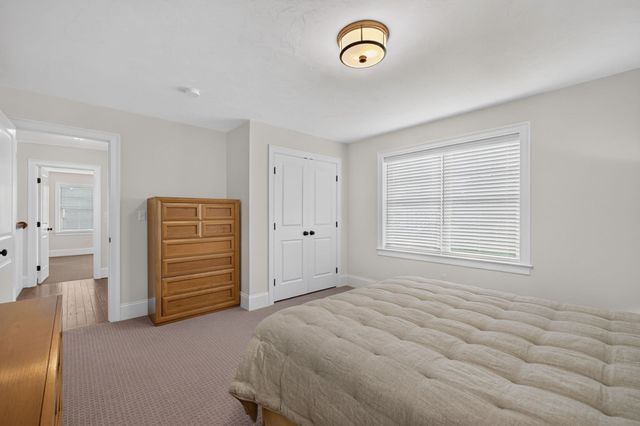 2 Hybrid Dr, Lakeville, MA 02347