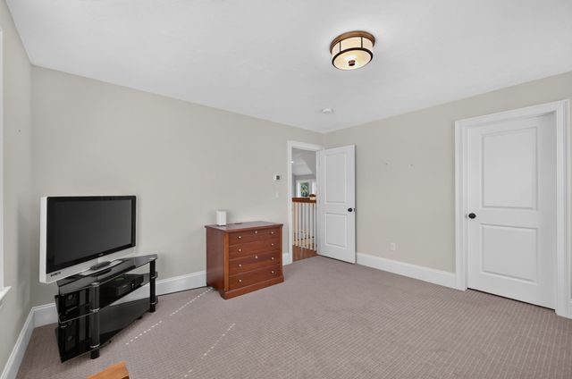 2 Hybrid Dr, Lakeville, MA 02347