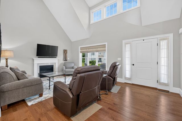 2 Hybrid Dr, Lakeville, MA 02347