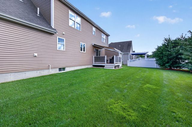 2 Hybrid Dr, Lakeville, MA 02347