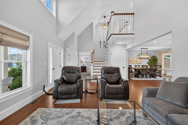 2 Hybrid Dr, Lakeville, MA 02347