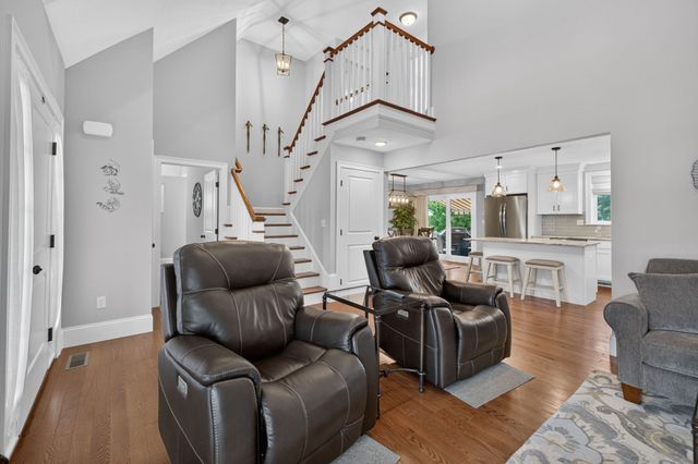 2 Hybrid Dr, Lakeville, MA 02347