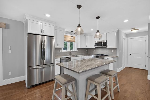 2 Hybrid Dr, Lakeville, MA 02347