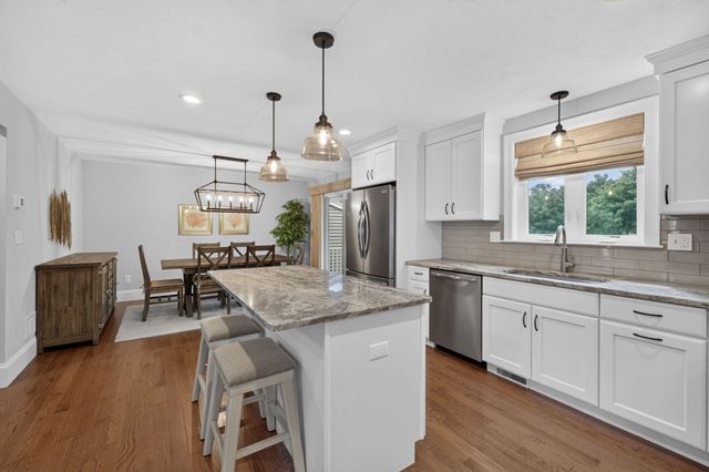 2 Hybrid Dr, Lakeville, MA 02347