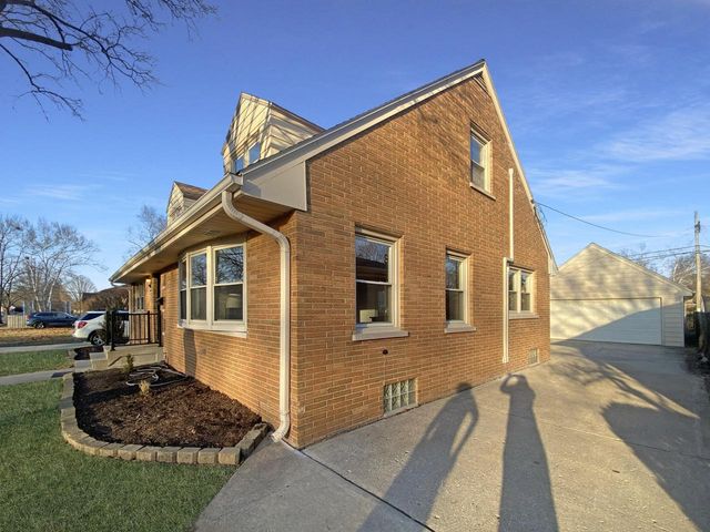 7921 18th AVENUE, Kenosha, WI 53143