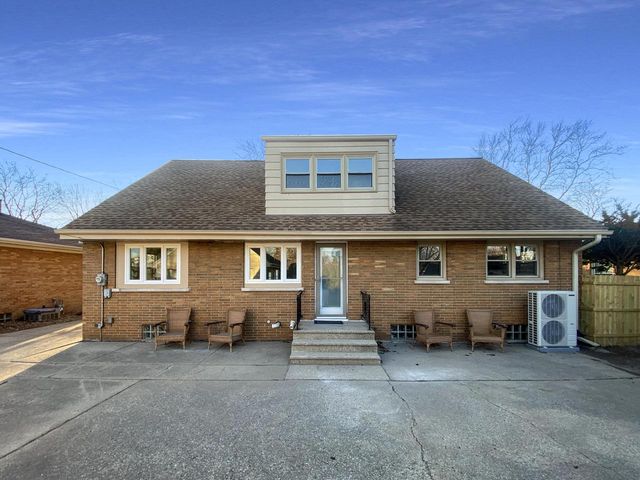 7921 18th AVENUE, Kenosha, WI 53143