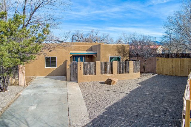 1647 Calle Sotero, Santa Fe, NM 87507