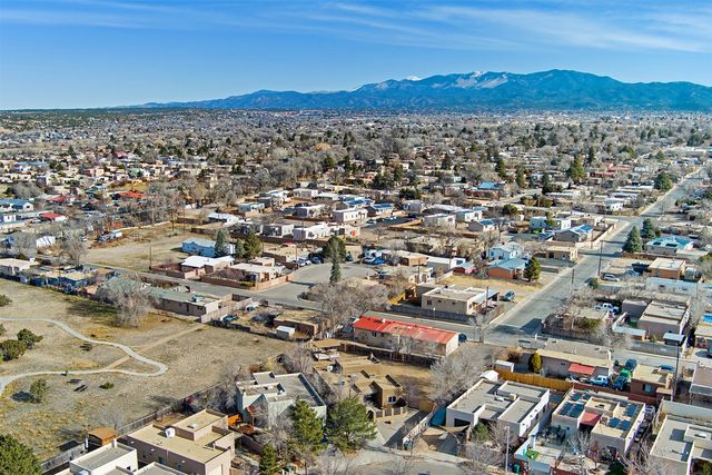 1647 Calle Sotero, Santa Fe, NM 87507