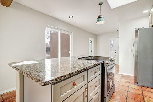 1647 Calle Sotero, Santa Fe, NM 87507