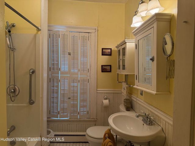 20 8th Street, Hudson, NY 12534