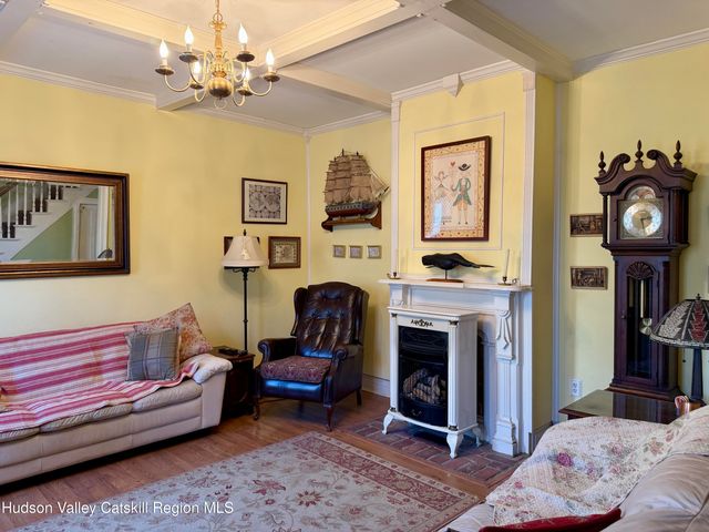 20 8th Street, Hudson, NY 12534