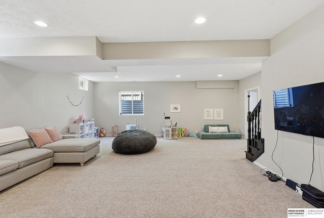 17321 Spencer Street, Omaha, NE 68116