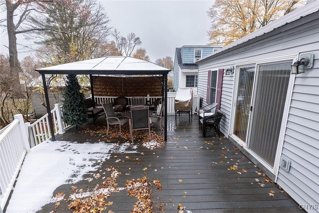 210 Melrose Drive, Clay, NY 13212