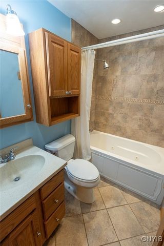 210 Melrose Drive, Clay, NY 13212