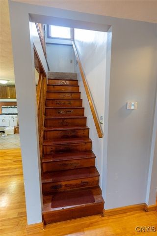 210 Melrose Drive, Clay, NY 13212