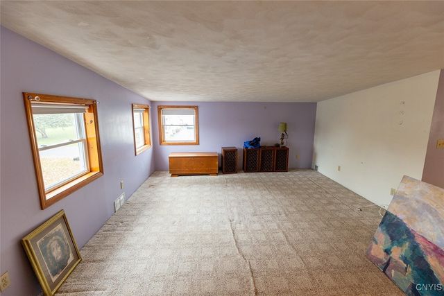 210 Melrose Drive, Clay, NY 13212