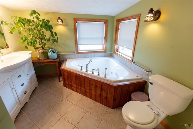 210 Melrose Drive, Clay, NY 13212