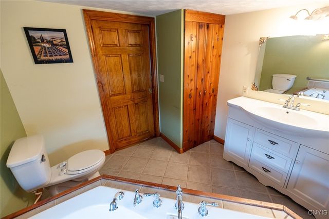 210 Melrose Drive, Clay, NY 13212