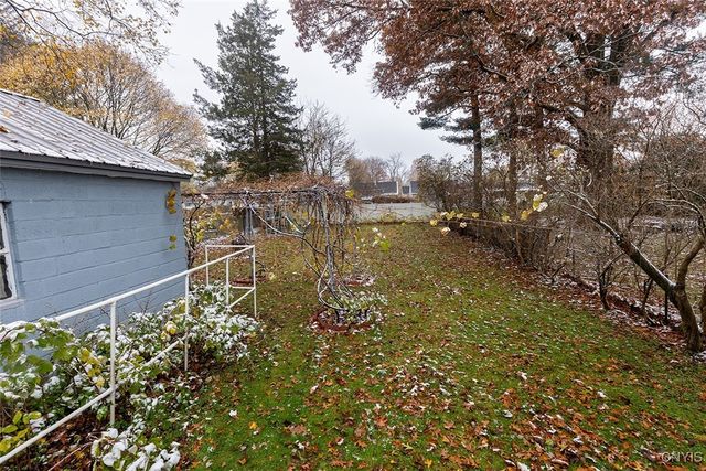 210 Melrose Drive, Clay, NY 13212