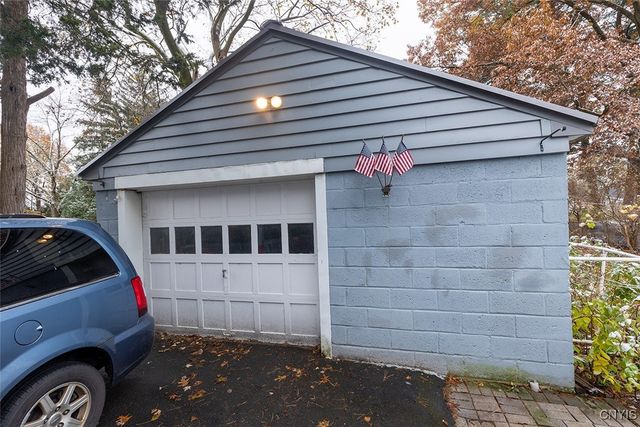 210 Melrose Drive, Clay, NY 13212