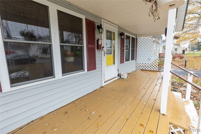 210 Melrose Drive, Clay, NY 13212