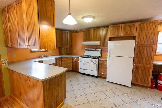 210 Melrose Drive, Clay, NY 13212